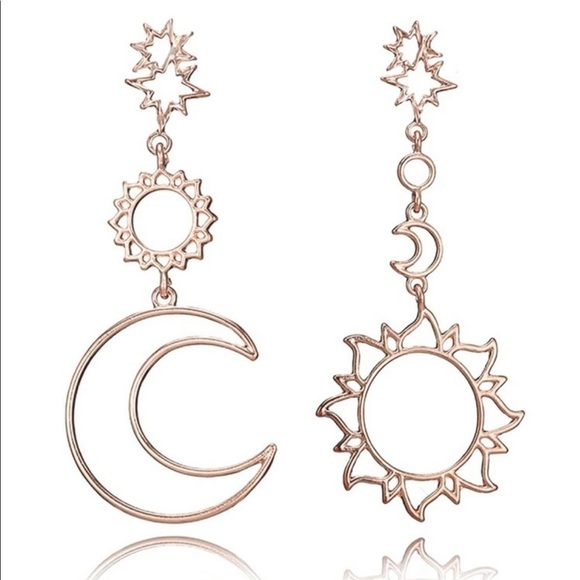 • Tori • Mismatched Moon + Sun Earrings - Picture 3 of 5